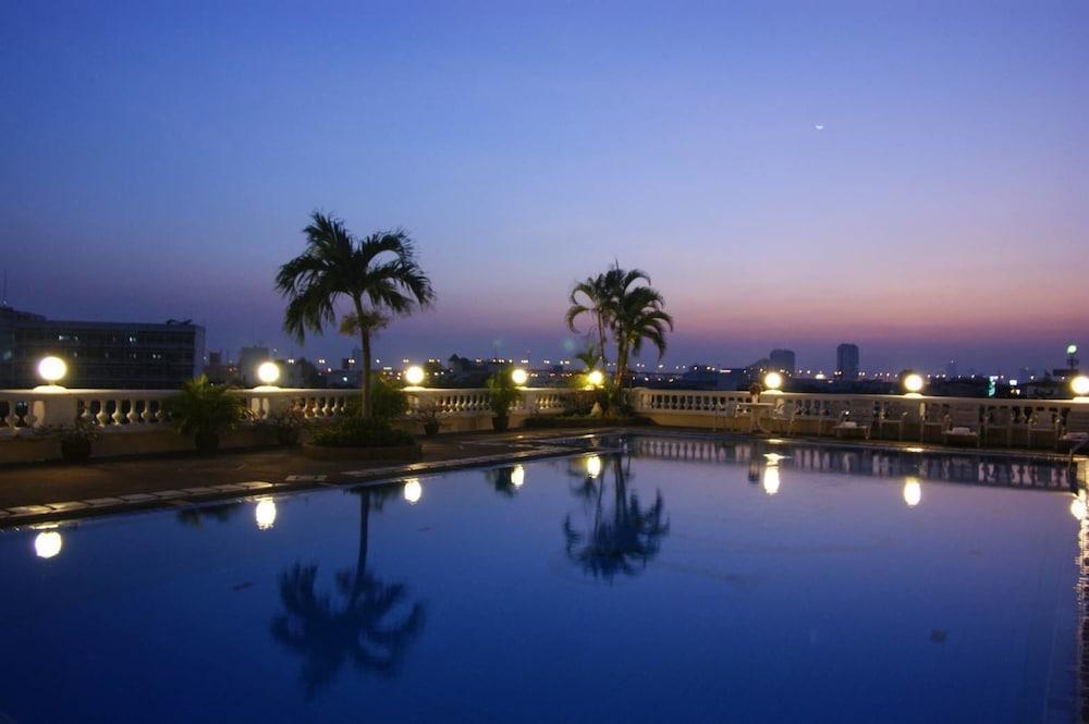 Niran Grand Hotel Banguecoque Exterior foto